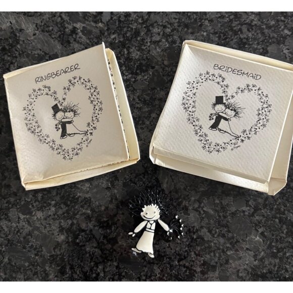 Bridesmaid & Ringbearer Wedding Pins & Keyring Set Vintage - Picture 1 of 15